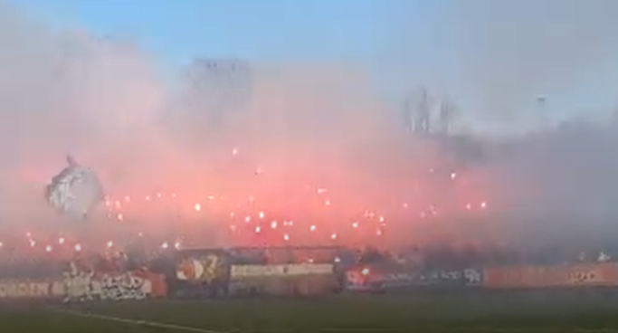 Thumbnail for article: Sfeertje: Feyenoord-fans zwepen spelers op tijdens laatste training voor Ajax-uit